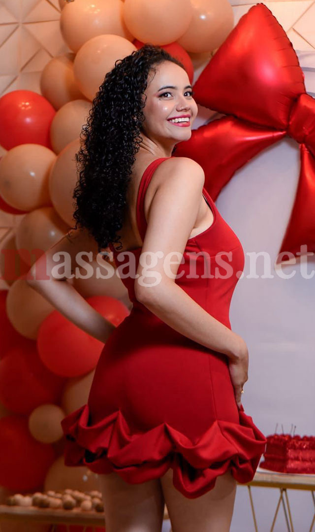 Foto vertical Massagista Alice Ferraz