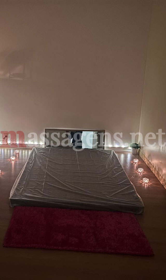 Foto vertical Massagista Fernanda Garcia