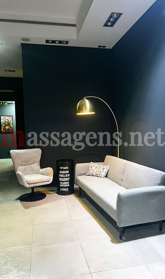 Foto vertical Massagista Instalações