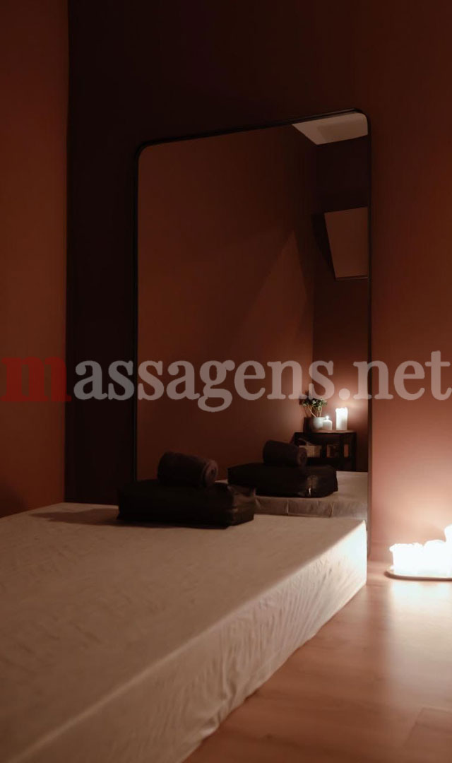 Foto vertical Massagista Instalações