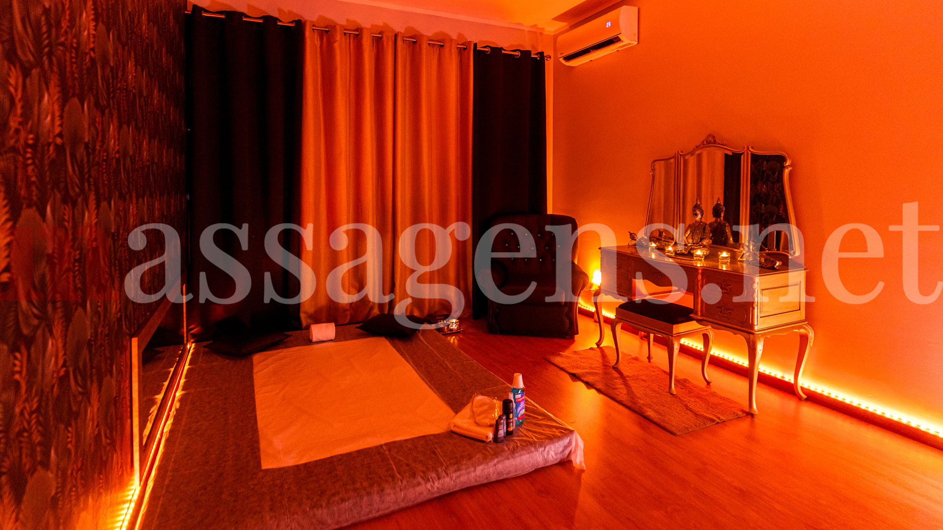 Foto horizontal Massagista Instalações