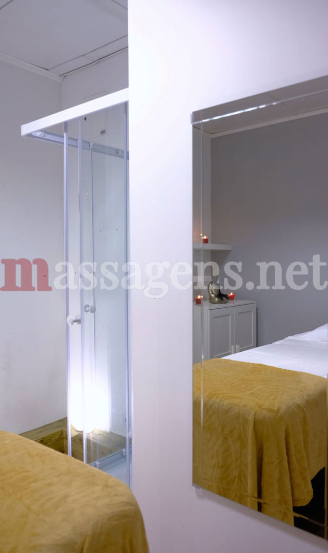 Foto vertical Massagista Instalações