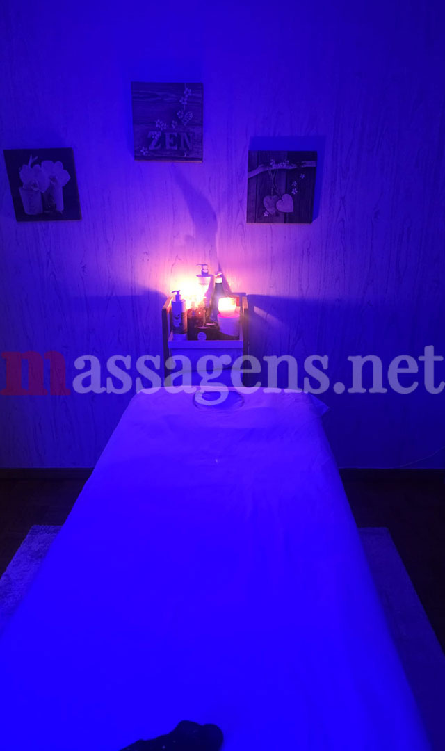 Foto vertical Massagista Júlia Brandão