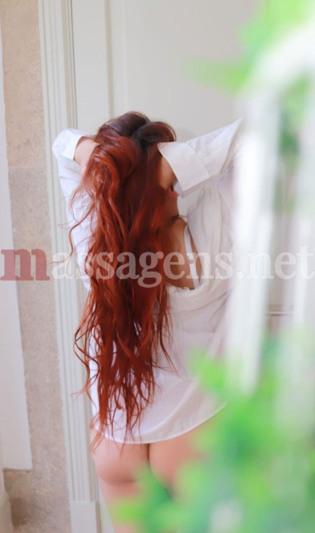 Foto vertical Massagista Rubi Om