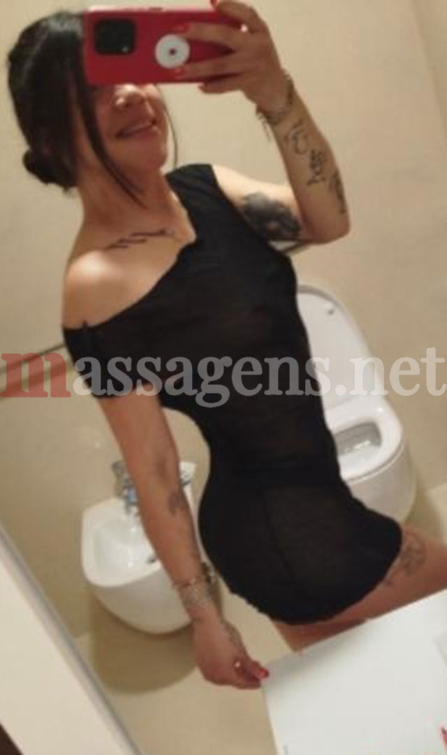 Foto vertical Massagista Salomé Fênix